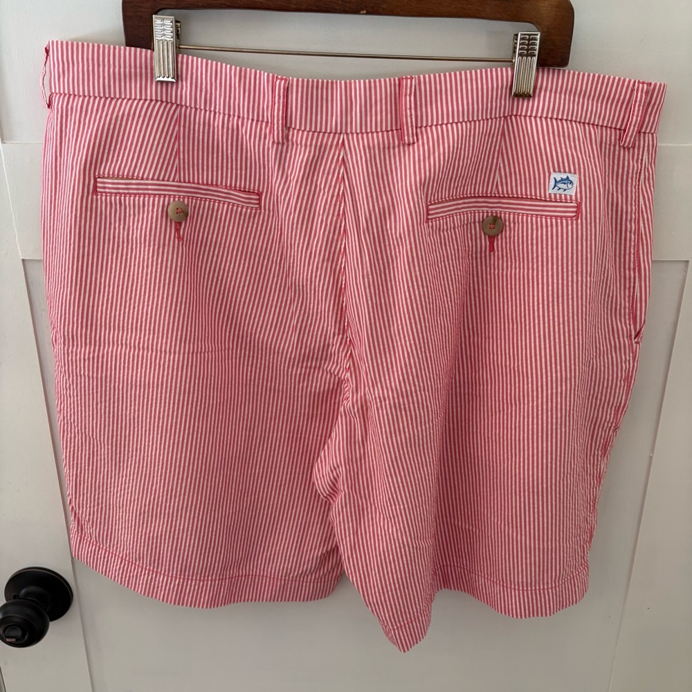 Southern Tide Skipjack Red White Striped Seersucker Shorts. Size 40. - Picture 6 of 10